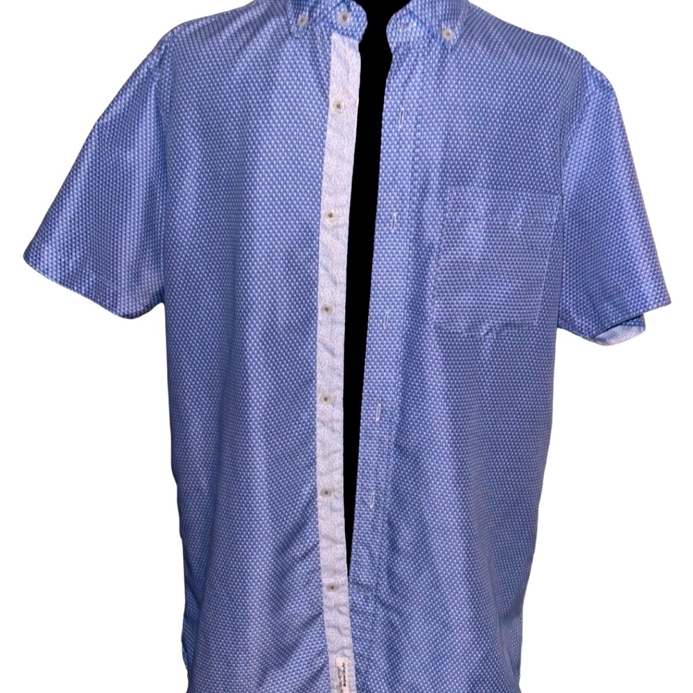 Casual White and Blue Button Down Shirt 🔵⚪️